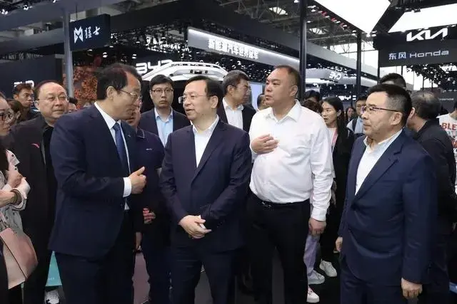 北京車展收官丨老總營銷出圈,外國“皮尺部”出動