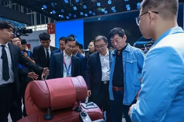 北京車展收官丨老總營銷出圈,外國“皮尺部”出動