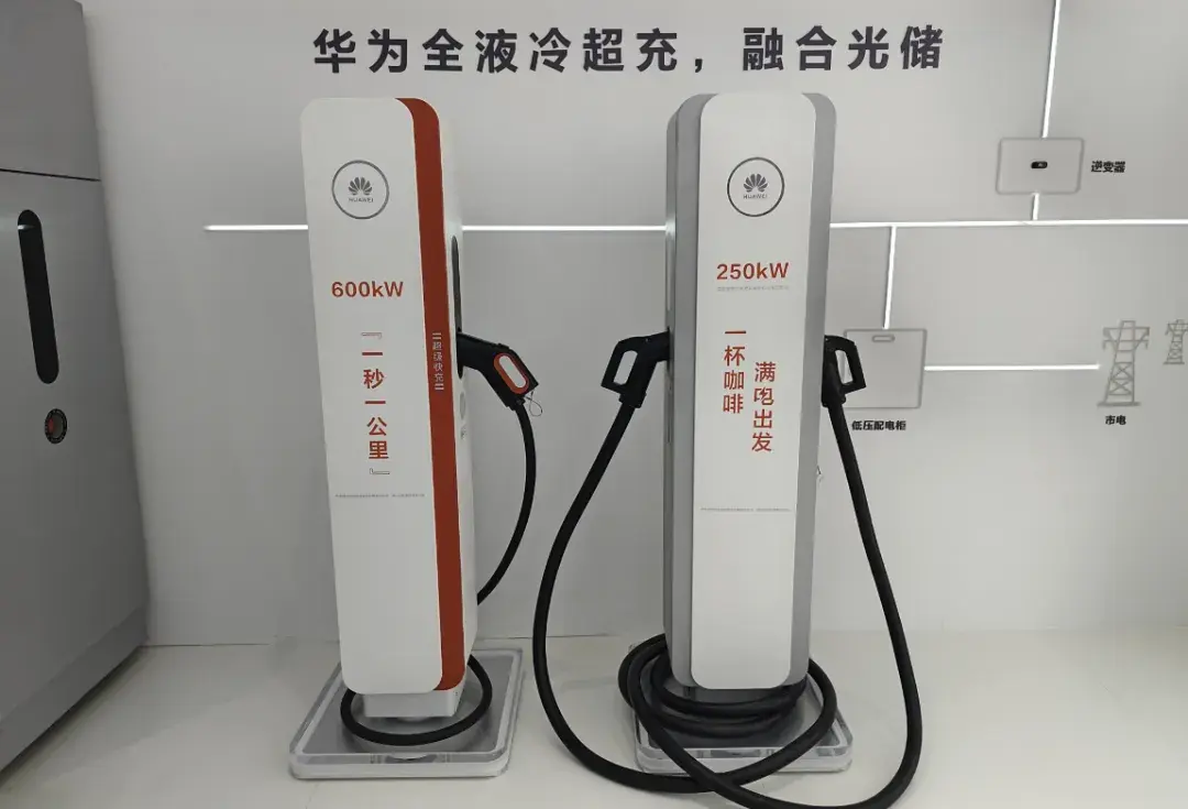 比亞迪VS華為,下半年技術戰誰更強?