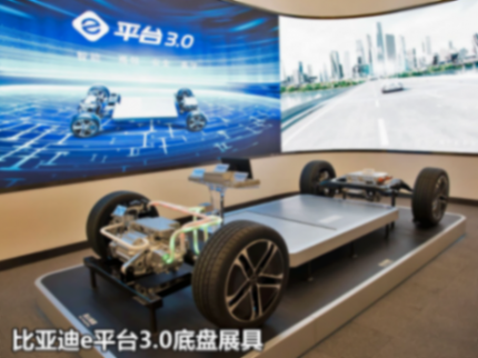 純電平臺加持,續航401km+四輪獨懸,比亞迪海豚榮耀版值得買嗎?