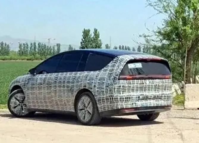 縮小版MEGA?理想新車路試諜照曝光