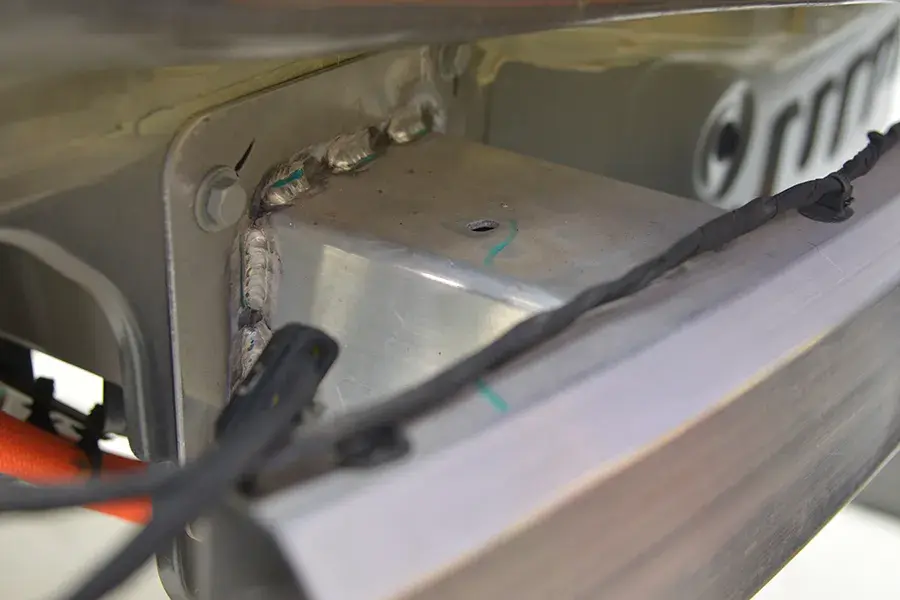 智己LS6:統一標配“鐵口罩”,和一般電車不一樣