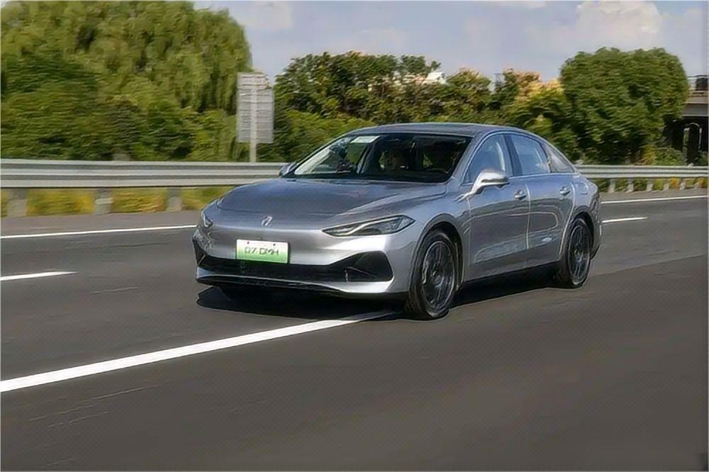 榮威D7 DMH用車報告:豪華質感拉滿,饋電油耗有驚喜