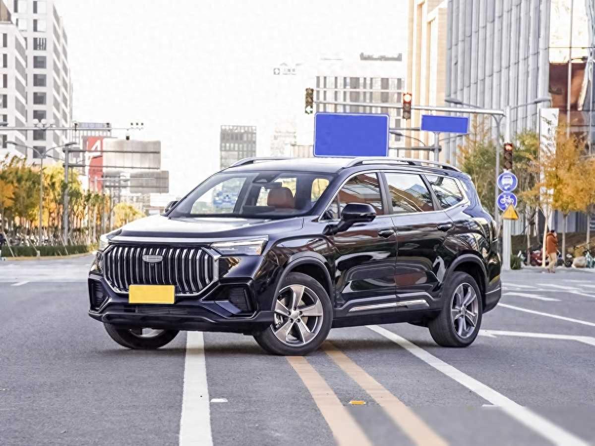 進階硬核中型SUV,全系配2.0T動力,配置有提升,解讀吉利