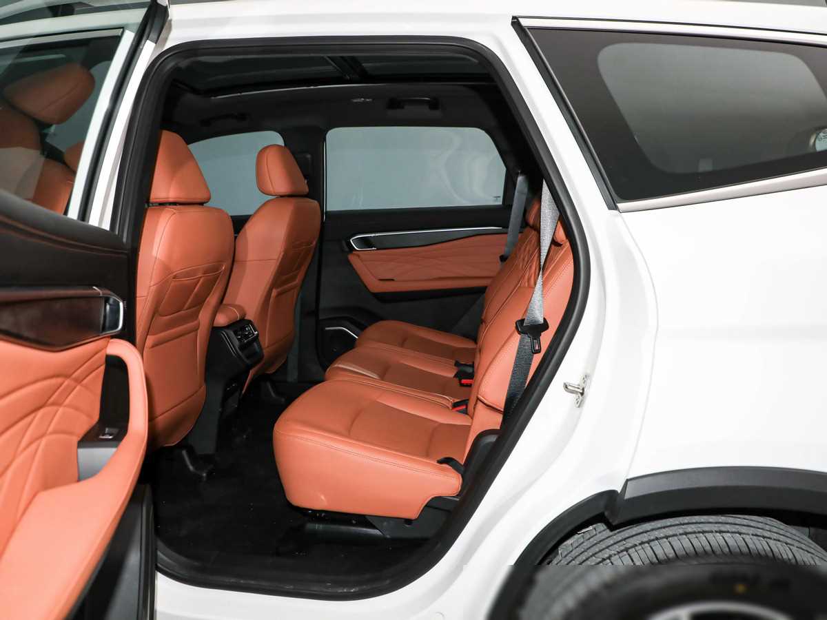 進階硬核中型SUV,全系配2.0T動力,配置有提升,解讀吉利