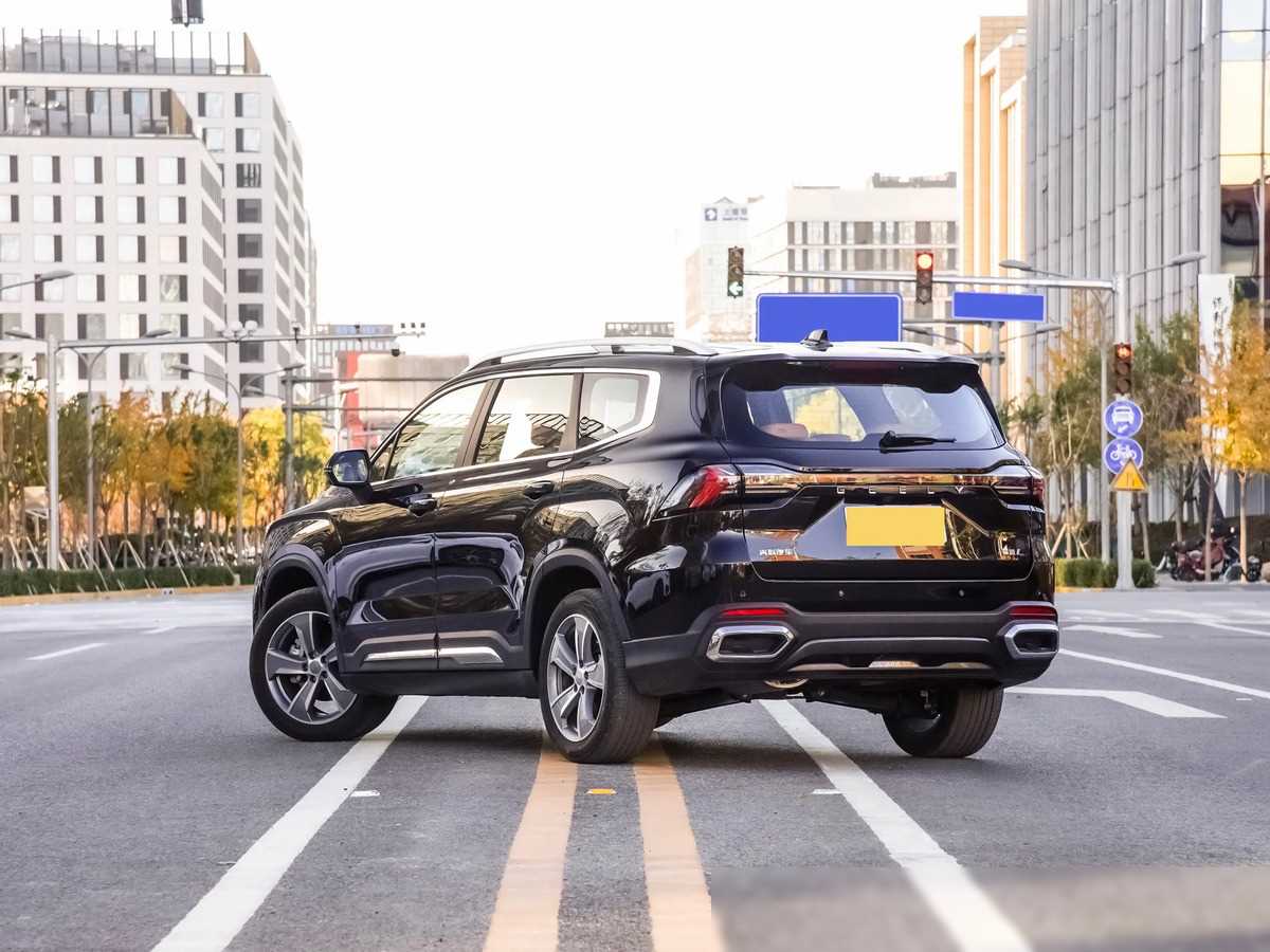 進階硬核中型SUV,全系配2.0T動力,配置有提升,解讀吉利