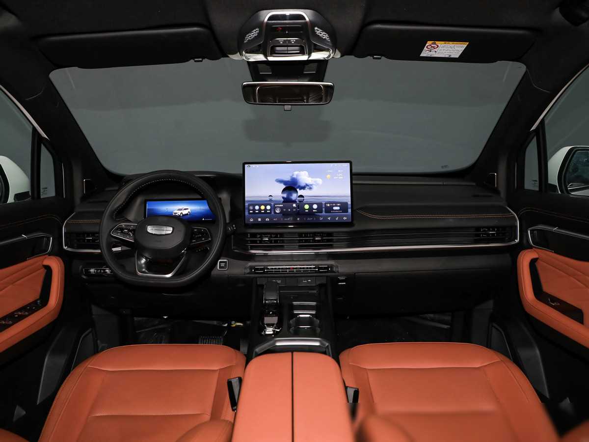 進階硬核中型SUV,全系配2.0T動力,配置有提升,解讀吉利
