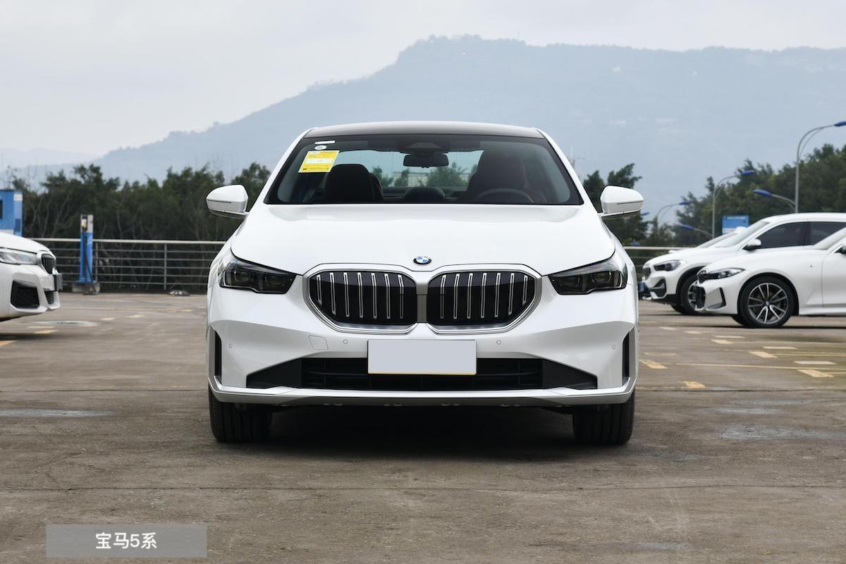 預算44萬左右買豪華C級車,新款奔馳E級和寶馬5系,該如何選?
