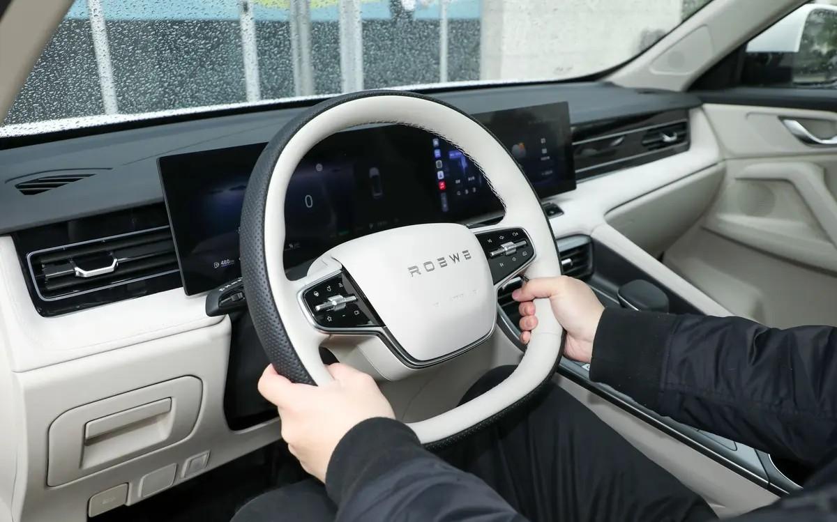 預售價11.98萬起,6.9秒破百+綜合續航1300km,解讀榮威D5X DMH