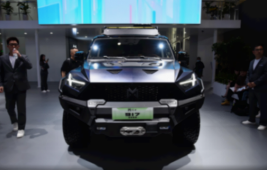 猛士917“高地雄獅”車展實拍,增程器配三電機,豪華座艙大越野