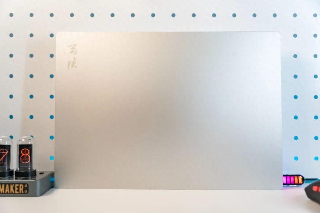 輕薄筆記本跑分超136萬,自帶無線耳機,辦公都這么卷了?