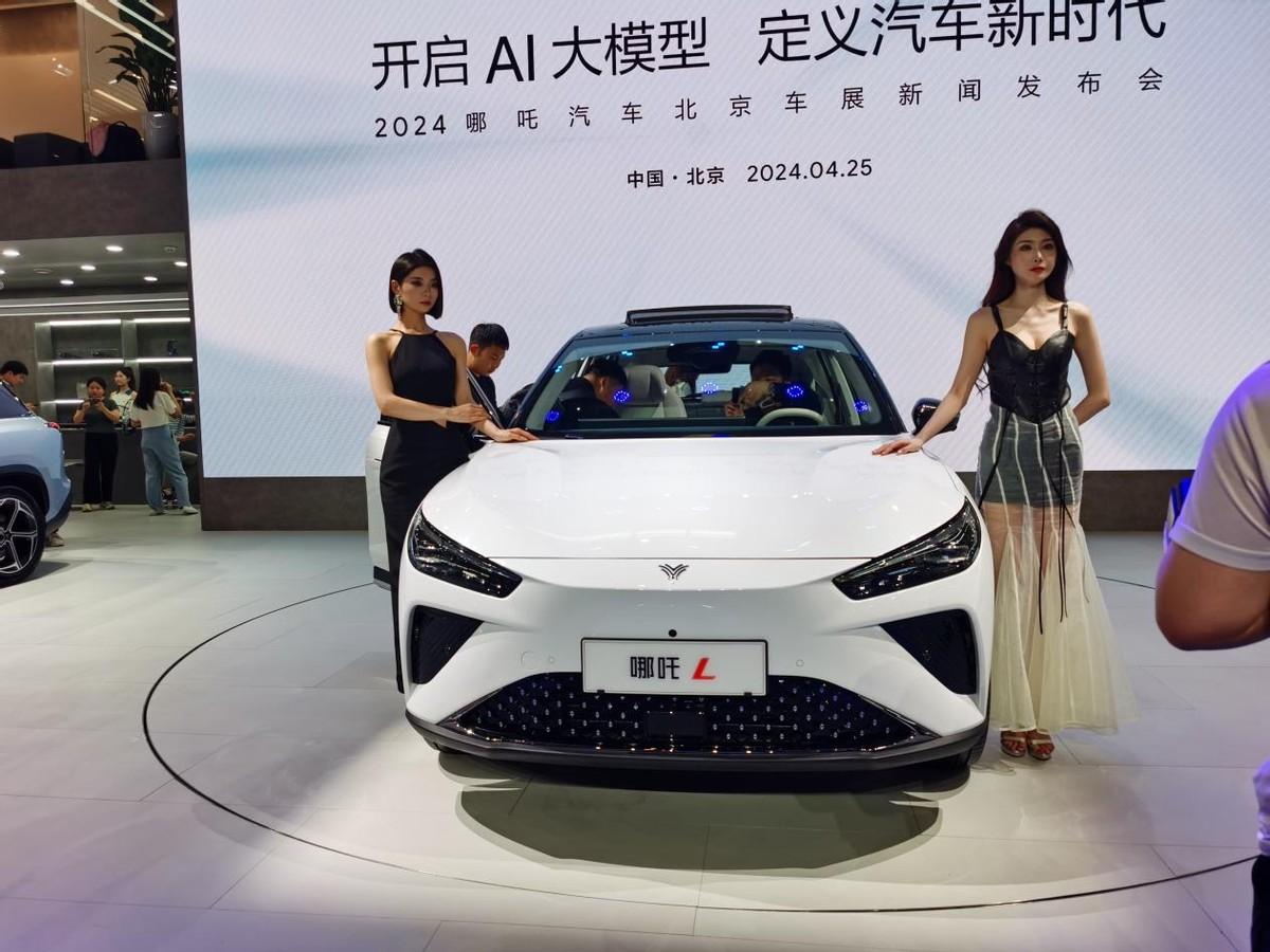 車展只看車?自從有了膚白貌美大長(zhǎng)腿,車也不香了