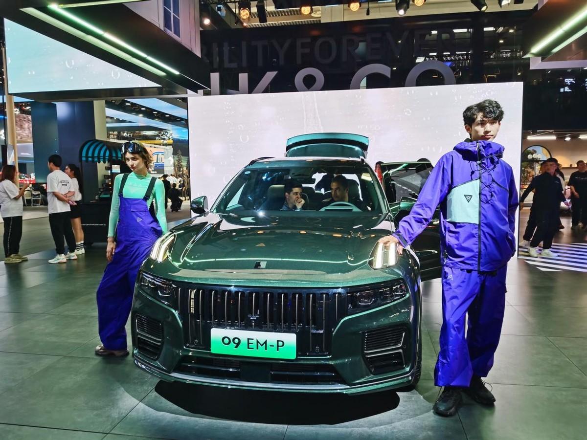 車展只看車?自從有了膚白貌美大長(zhǎng)腿,車也不香了