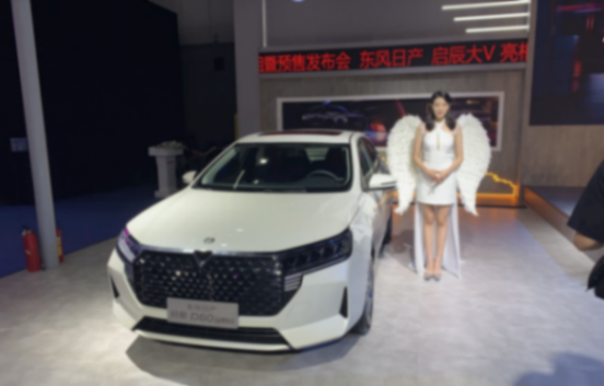 車展只看車?自從有了膚白貌美大長(zhǎng)腿,車也不香了