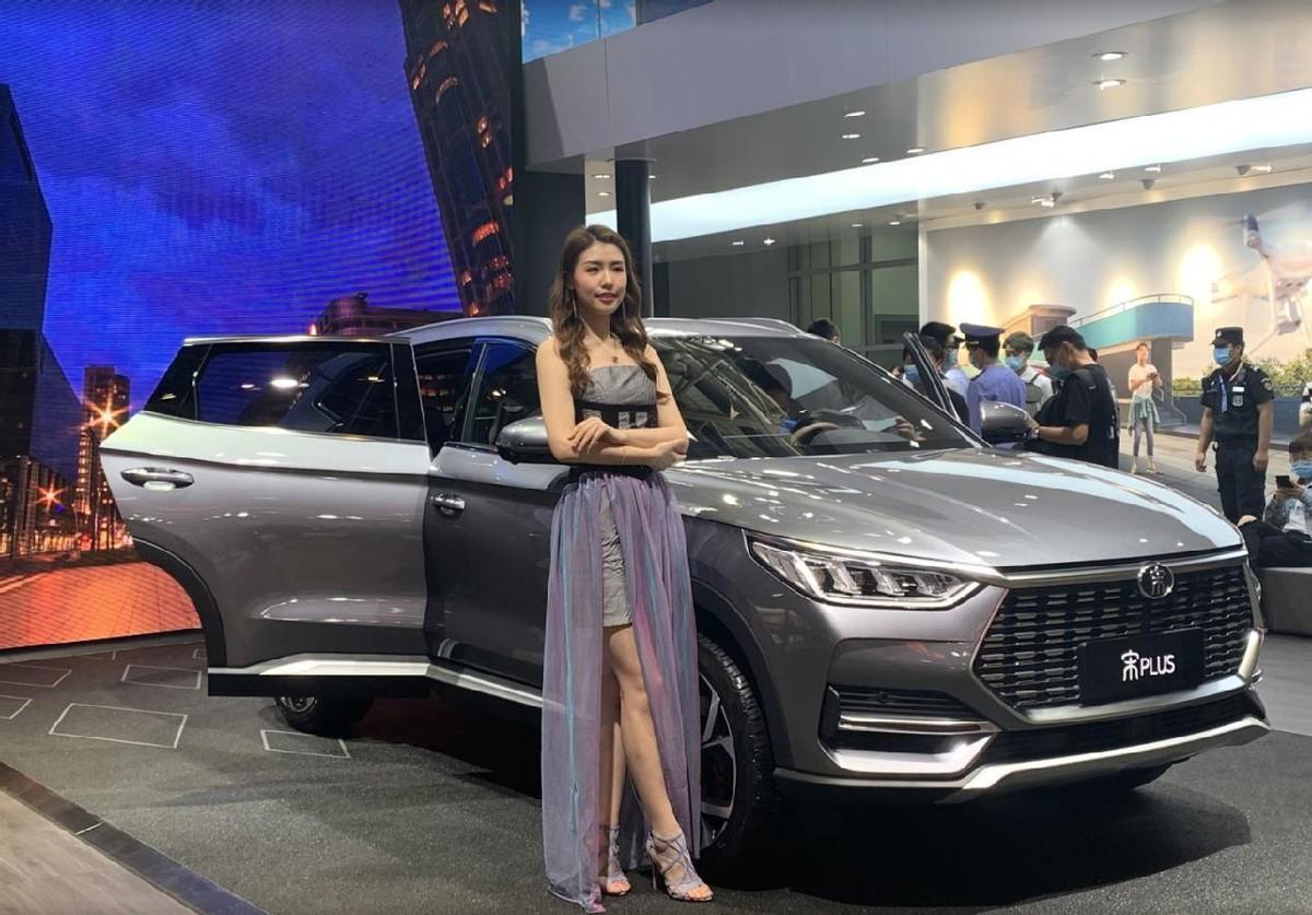 車展只看車?自從有了膚白貌美大長(zhǎng)腿,車也不香了