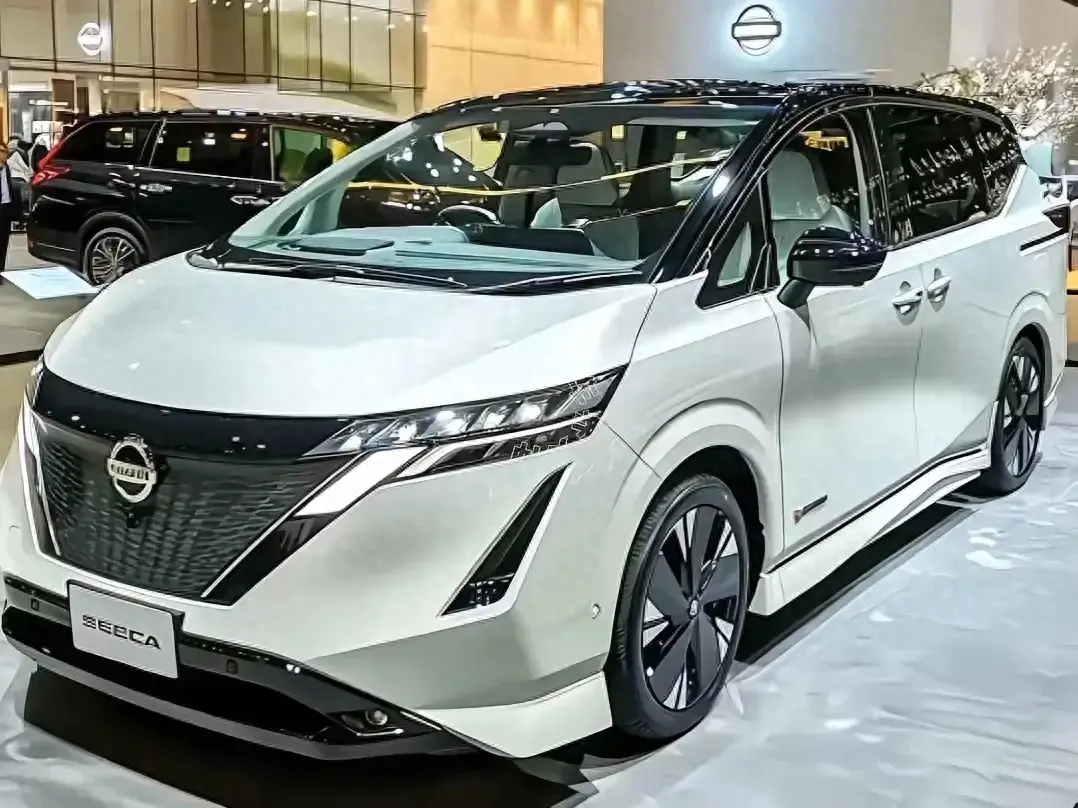 埃爾法肩并肩,日產Serena全新MPV實車亮相,豐田賽那要著急了!