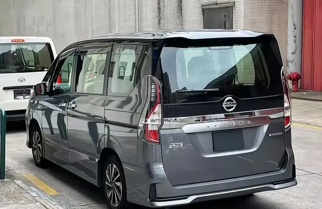 埃爾法肩并肩,日產Serena全新MPV實車亮相,豐田賽那要著急了!