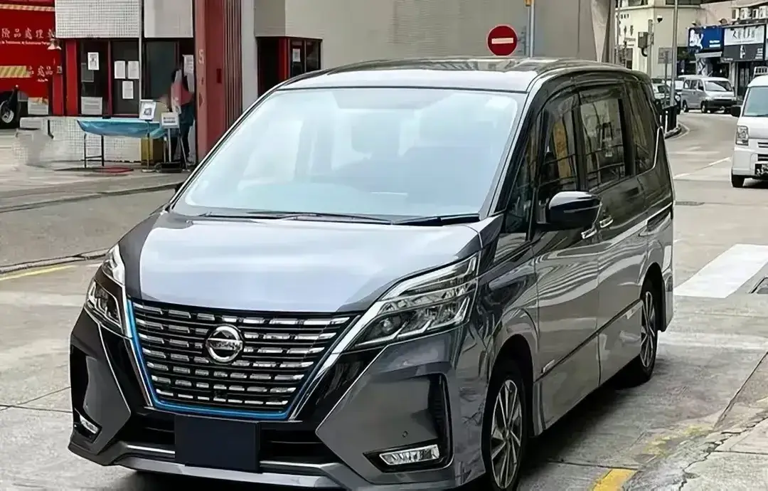 埃爾法肩并肩,日產Serena全新MPV實車亮相,豐田賽那要著急了!
