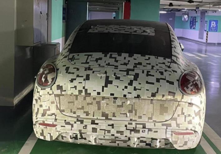 長城歐拉全新轎車實車曝光,溜背設計更動感,配電動升降尾翼