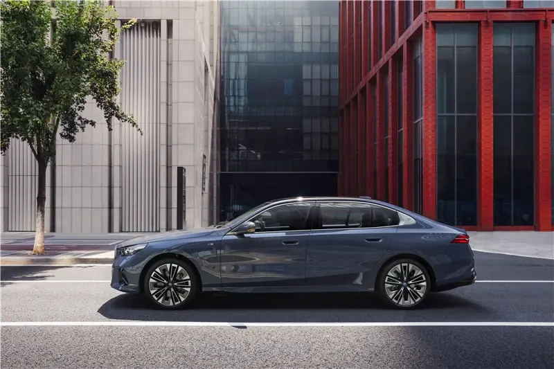 縱享百萬級駕乘體驗:解讀全新BMW 5系,智能豪華轎車的典范之作