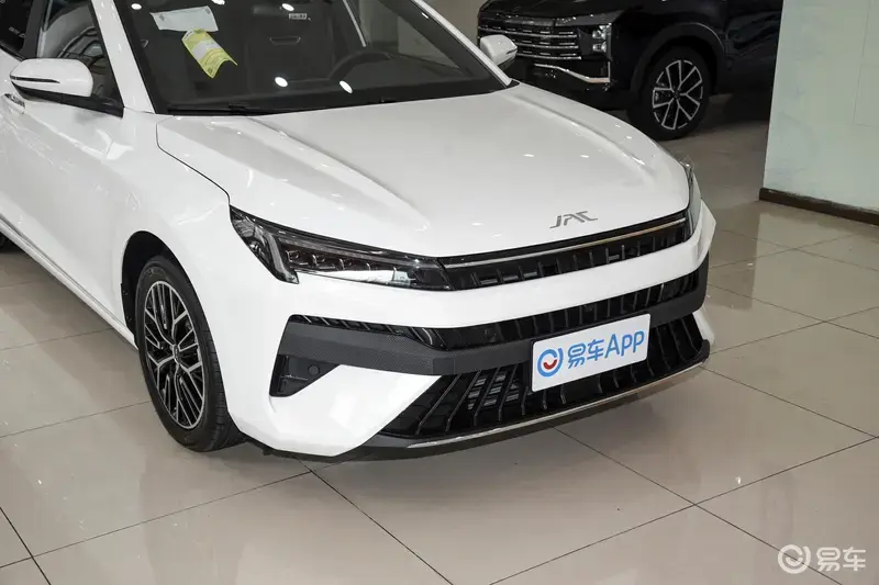 江淮A5 PLUS\"值得一看\" 江淮汽車瘋了