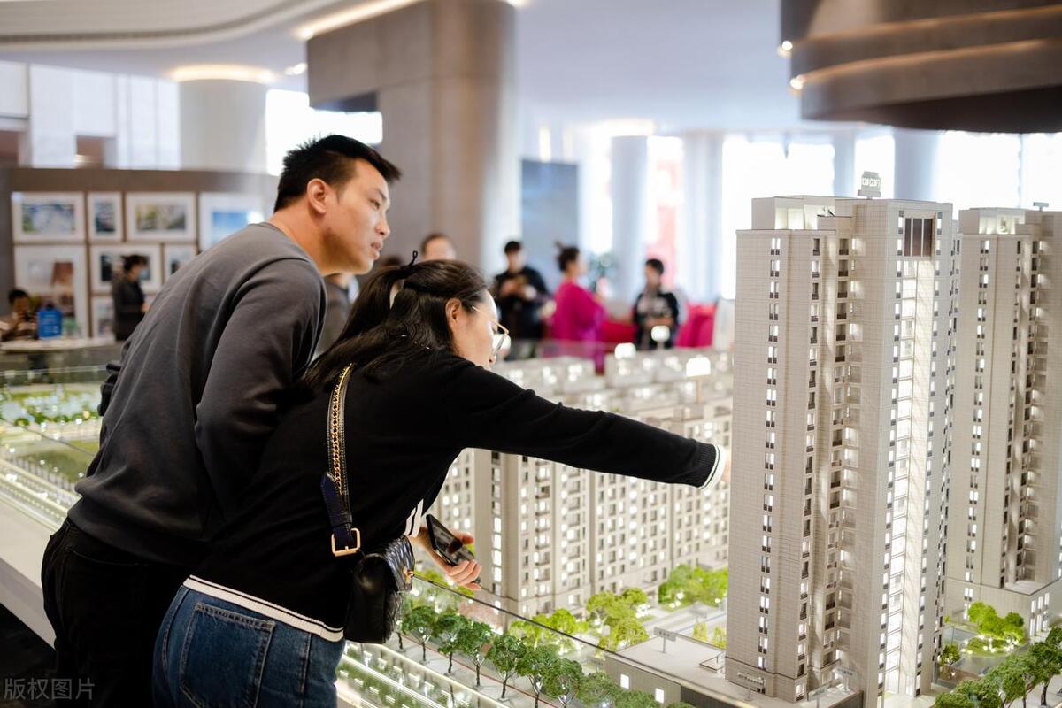 唱衰樓市也沒用,國家決心要救市,你唱得再多也白搭,樓市倒不了
