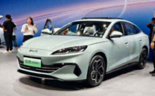 突發(fā)12萬預(yù)售,續(xù)航2000km,比亞迪全新顏值中級車,真正C位大咖