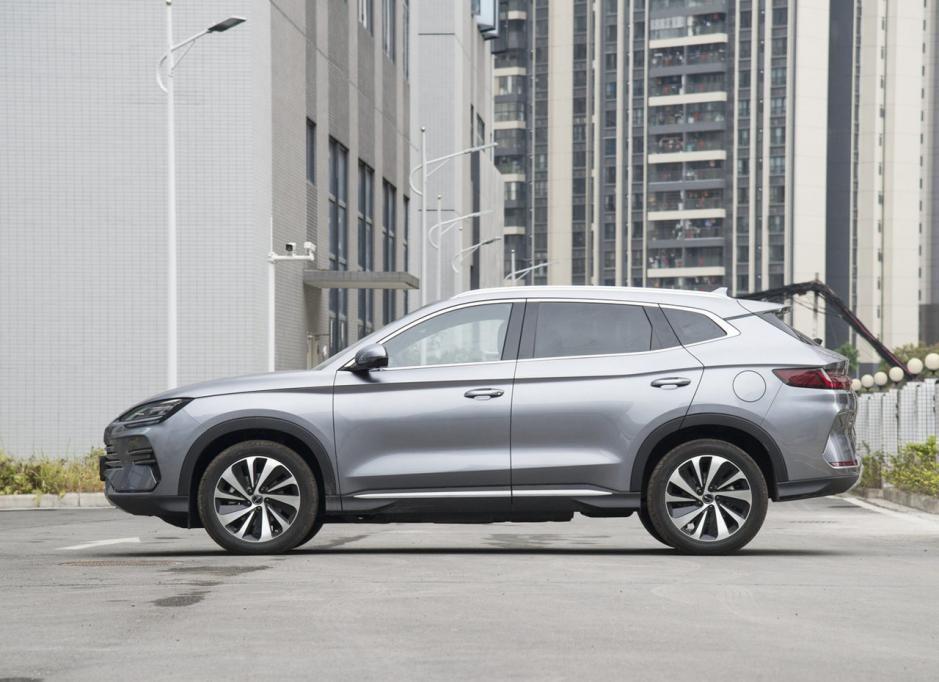 宋PLUS DM-i幾乎成為了無短板的家用SUV,產品力很全