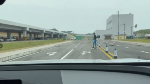 超過60km/h都沒用,華為小鵬爭論的AEB,吉利效果更好?