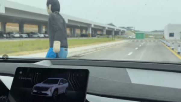 超過60km/h都沒用,華為小鵬爭論的AEB,吉利效果更好?