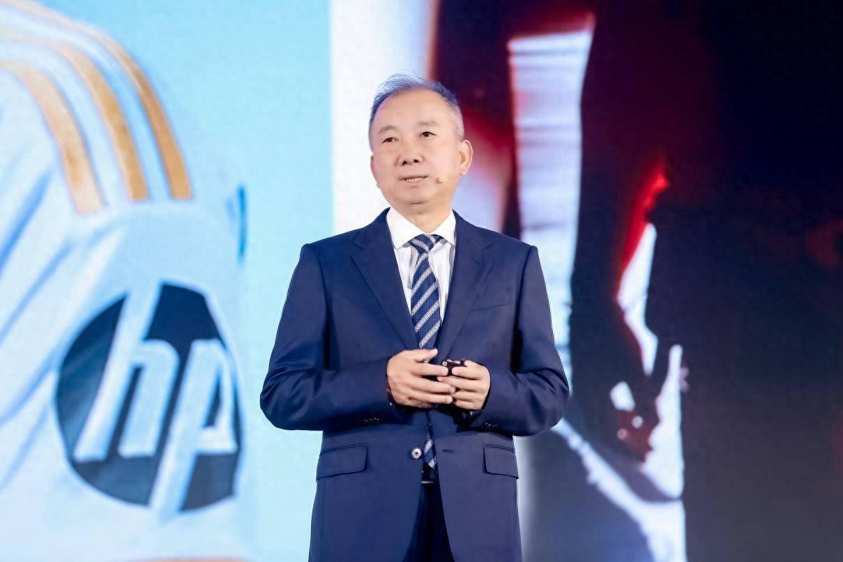 AI為PC市場注入復蘇活力 惠普加入AI PC“大戰(zhàn)”