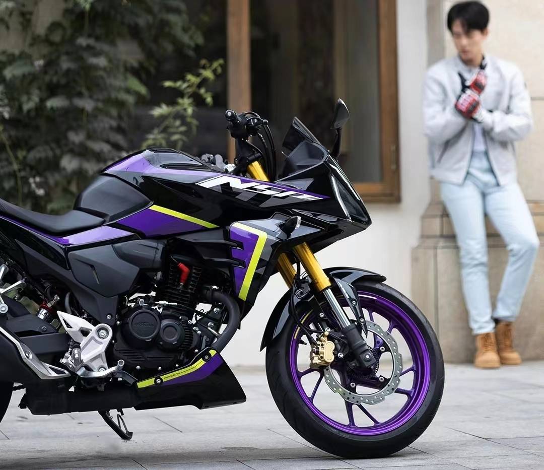 五羊本田首臺(tái)入門(mén)跑車NSP,高配置顛覆認(rèn)知,亮點(diǎn)很多