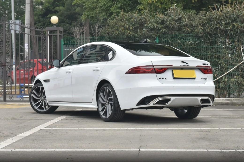 車長5102mm,標配2.0T+8AT,降幅超12萬,捷豹XFL值得選嗎