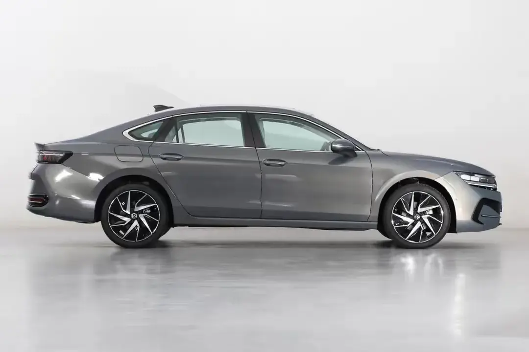 趁熱打鐵了解第三輛車吧——全新邁騰!中高級轎車領航者