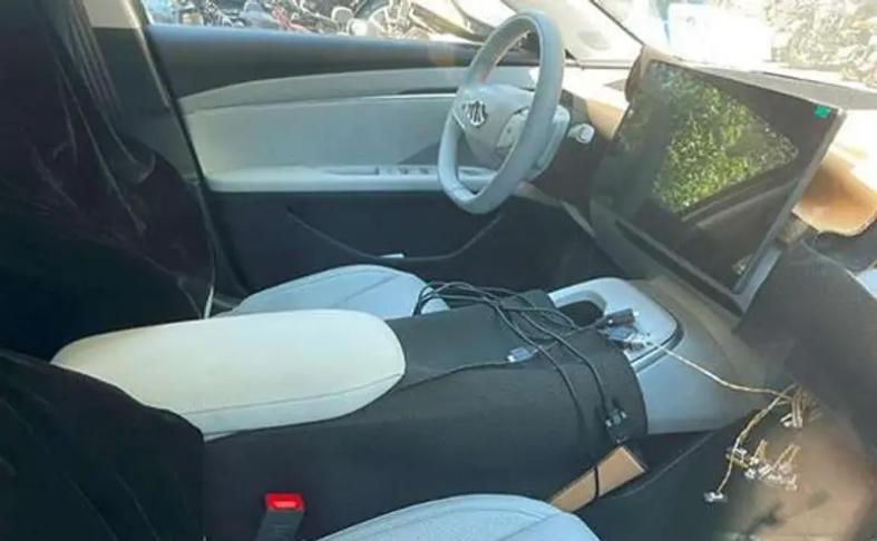 預計2024年6月發布!小鵬全新轎車MONA的諜照曝光