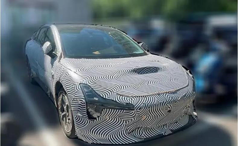 預計2024年6月發布!小鵬全新轎車MONA的諜照曝光