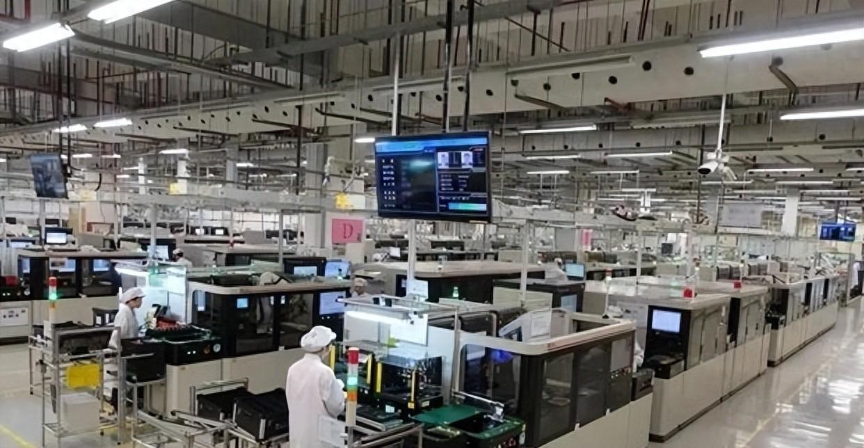 比亞迪真只是車企?代工一年賺1,500億,你手機都可能是它造的!