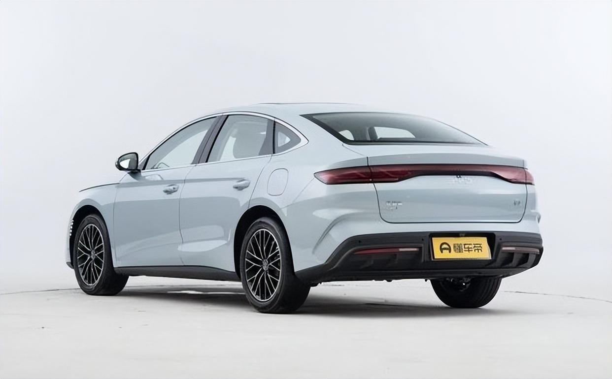 新車預計售價12萬元起全新插混中型車,比亞 迪奏L實車到店