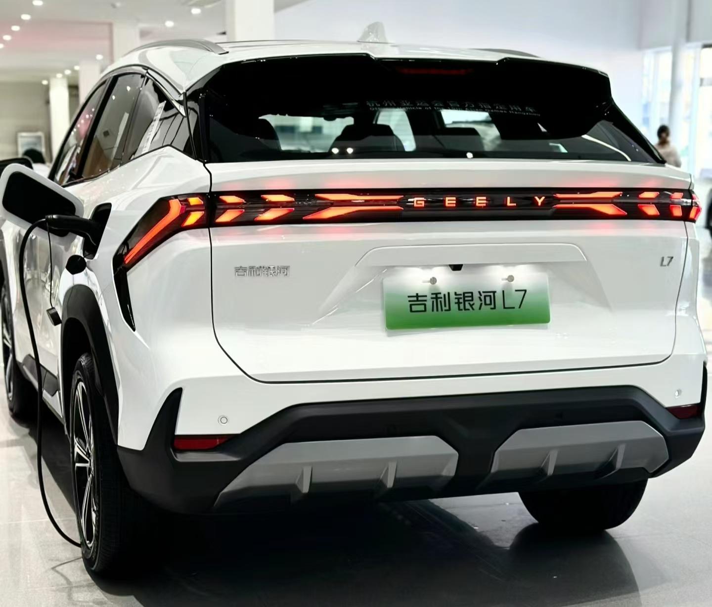 吉利開(kāi)打“價(jià)格戰(zhàn)”!高品質(zhì)插混SUV降至11.37萬(wàn)起,已賣(mài)84000輛