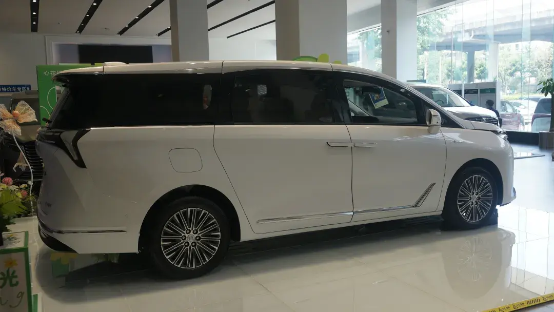 探店全新別克GL8陸尊PHEV:王者歸來