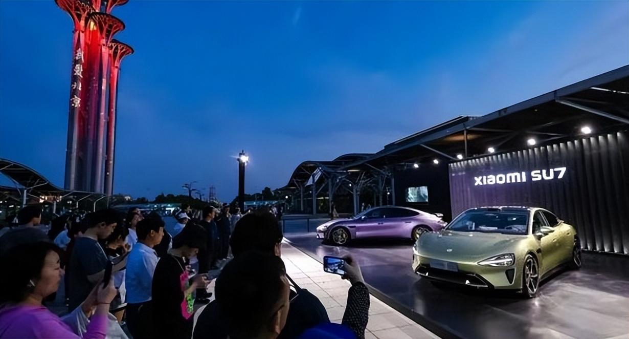 小米 SU7 上市一個多月,哪家友商最破防?