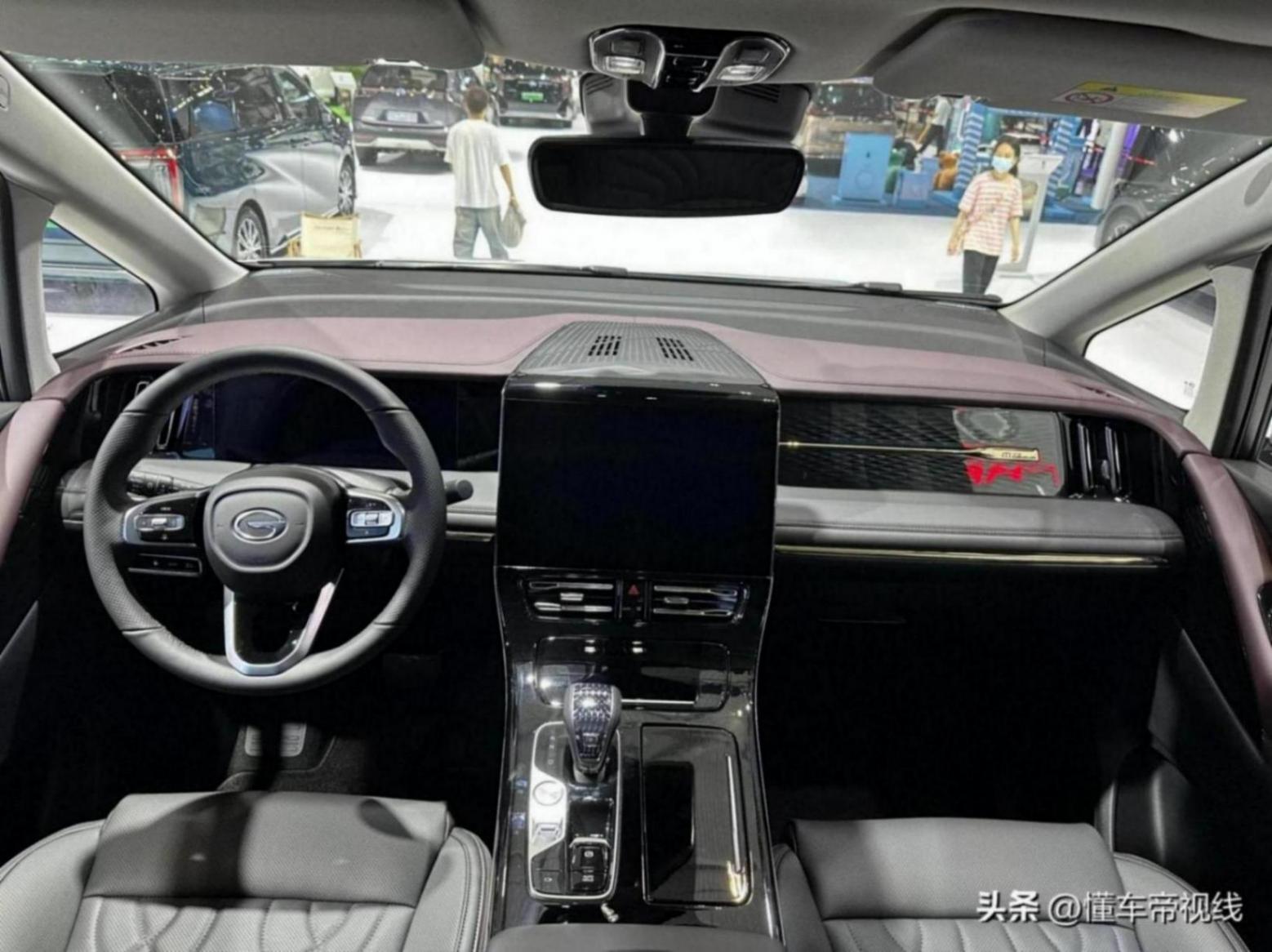 26.68萬元/混動MPV 廣汽傳祺M8大師超級混動版亮相粵港澳車展