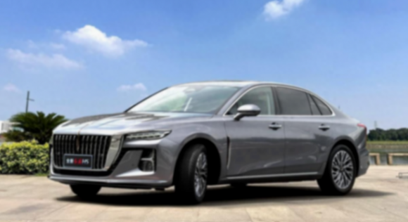 全車近5米,全時四驅,才15萬,國人的驕傲紅旗H5
