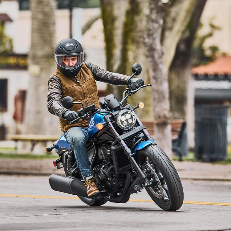 看下CM 300 的大哥大——2024 本田 CMX1100 Rebel