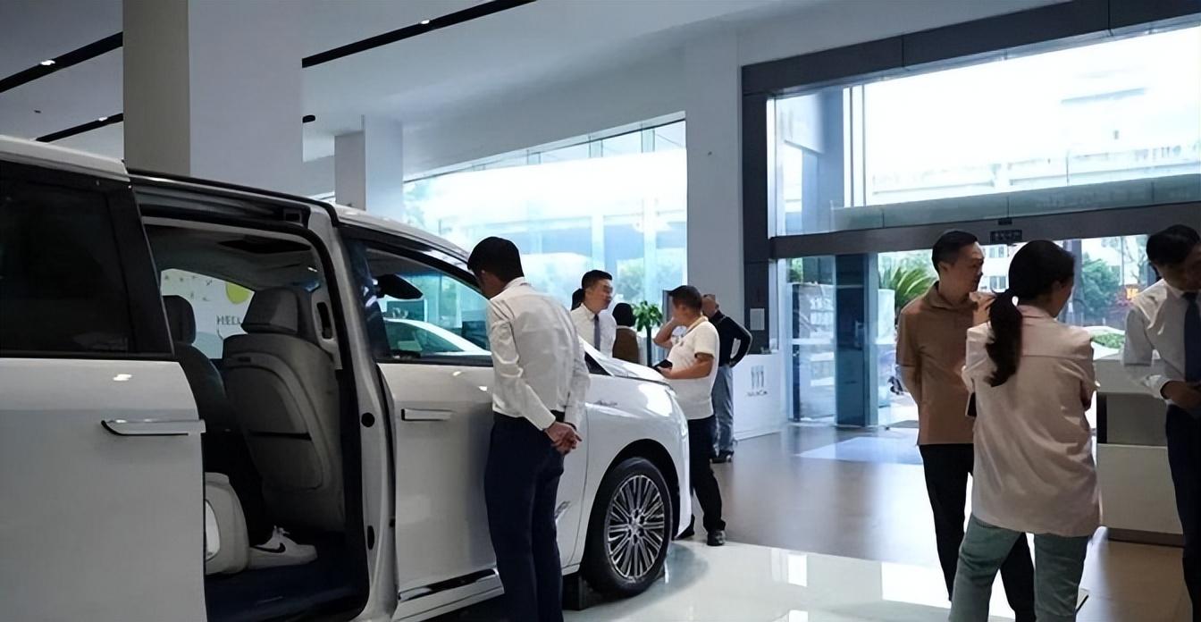準備入手MPV?騰勢D9戶型看完別克GL8陸尊PHEV