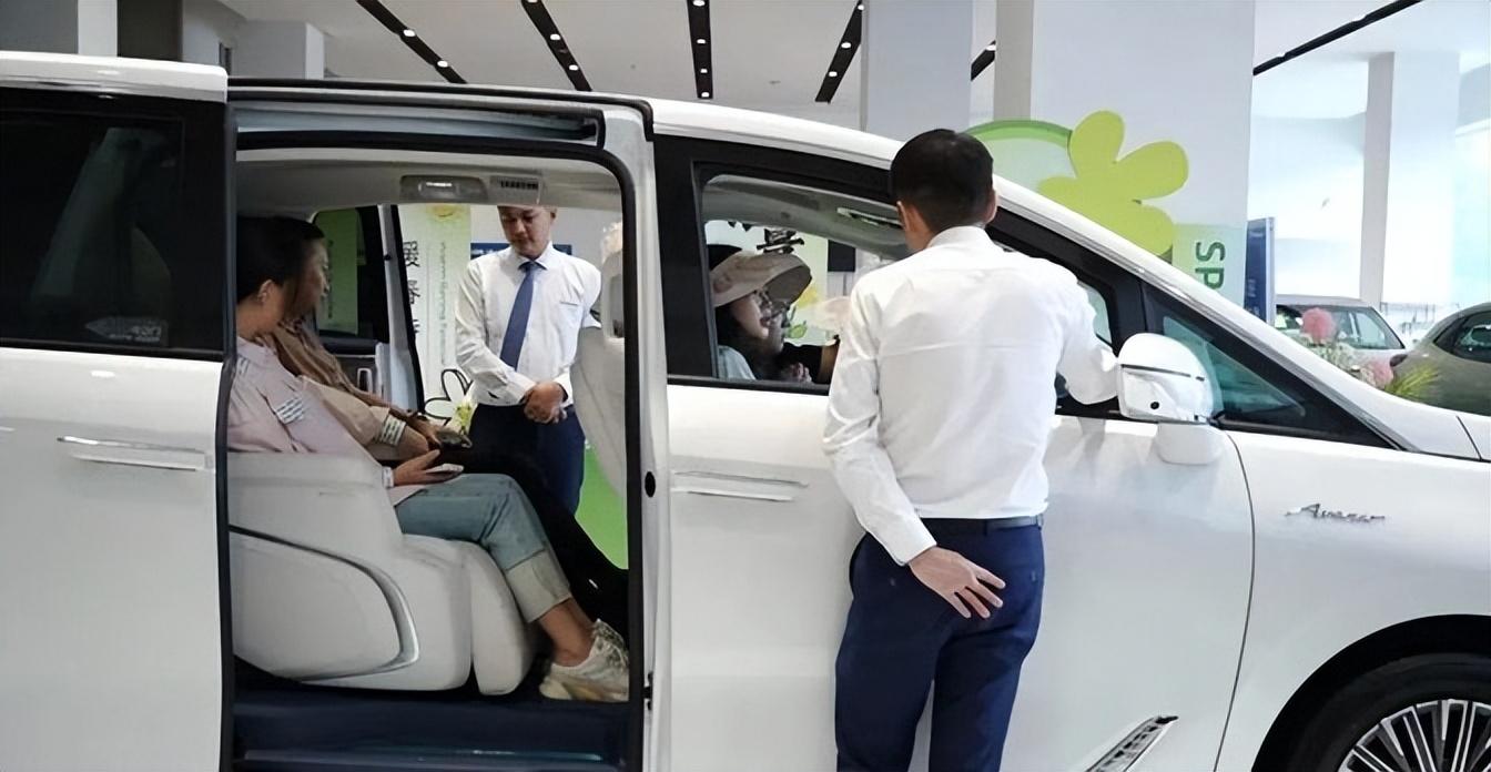 準備入手MPV?騰勢D9戶型看完別克GL8陸尊PHEV