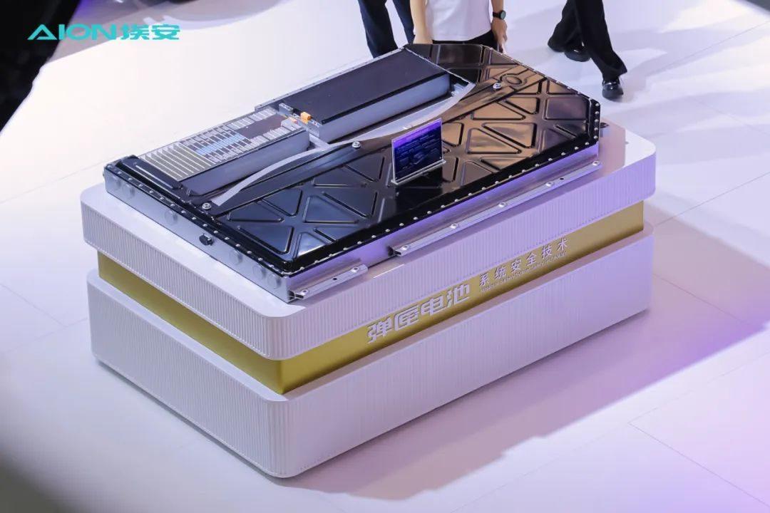 大灣區車展“霸王龍”!第二代AION V為何會吸睛無數?