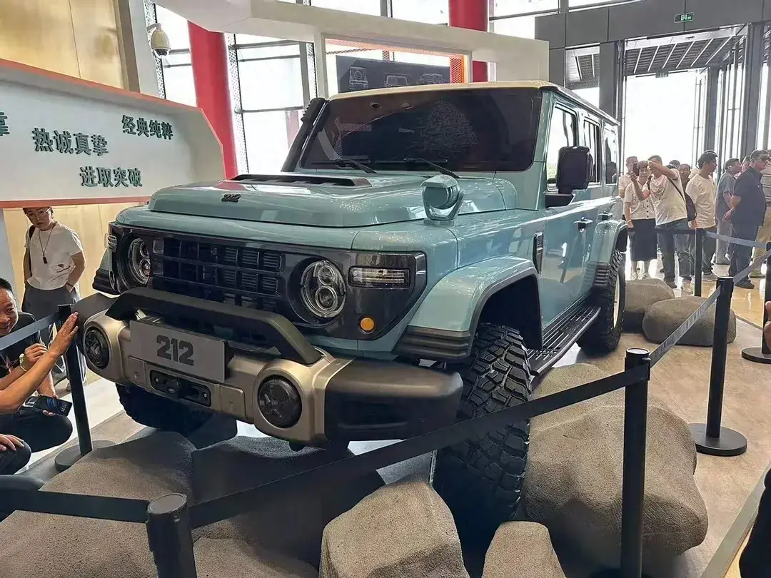 北汽212\"翻紅\",看了車型定價,才知道有多尷尬