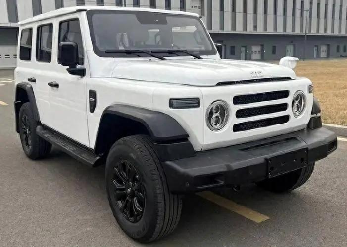 北汽212\"翻紅\",看了車型定價,才知道有多尷尬