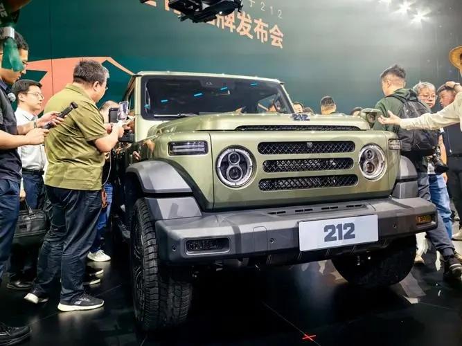 北汽212\"翻紅\",看了車型定價,才知道有多尷尬